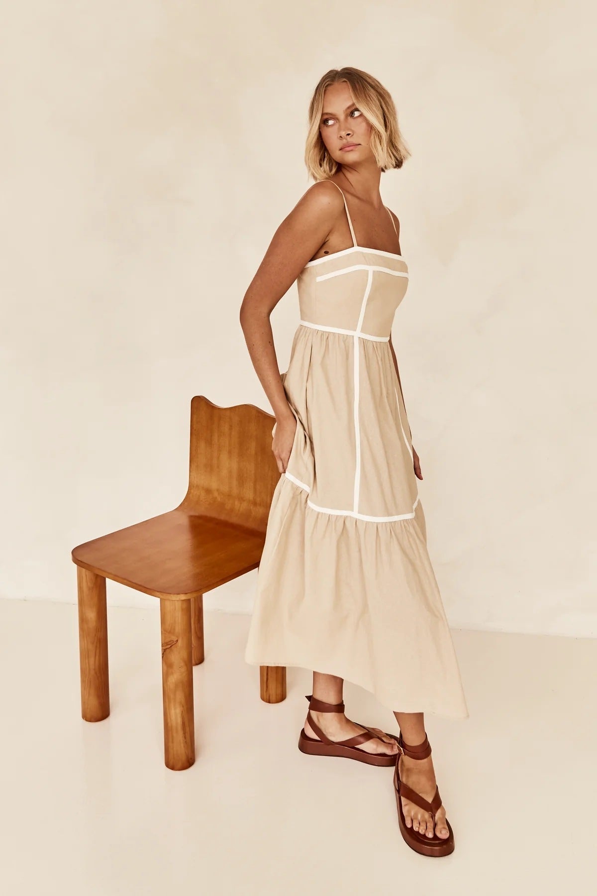 Vestido Midi de Tirantes con Detalles Contrastantes para Mujer