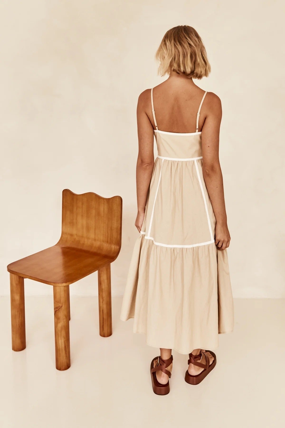 Vestido Midi de Tirantes con Detalles Contrastantes para Mujer
